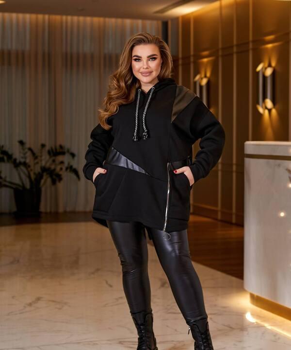 Костюм-двойка женский чёрный осенне-зимний из трёхнитки на флисе с вставками из эко-кожи: туника-худи и лосины утеплённые