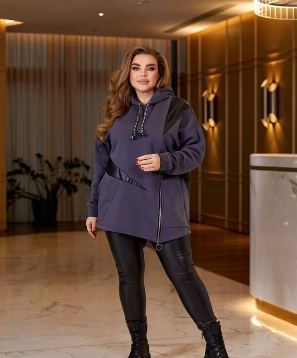 Костюм-двойка женский графитовый осенне-зимний из трёхнитки на флисе с вставками из эко-кожи: туника-худи и лосины утеплённые