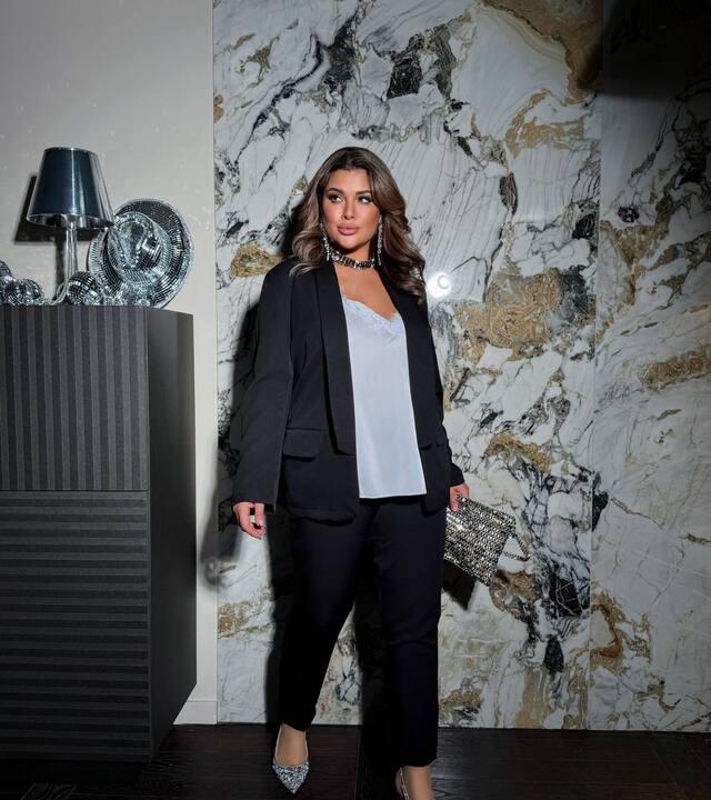 Костюм-тройка женский праздничный из костюмной ткани с майкой из шелка осенний зимний