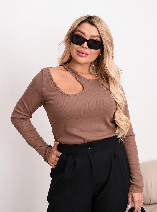 Лонгслив женский осенне-зимний из рубчика с асимметричным вырезом кофейный облегающий базовый