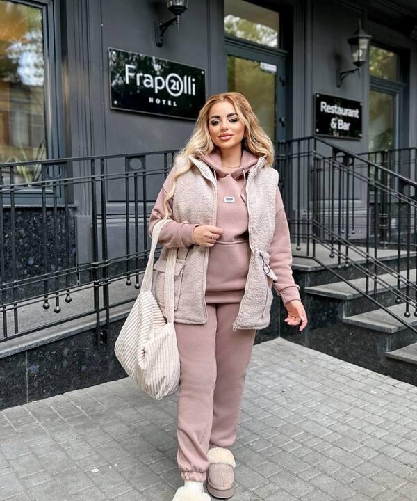 Спортивный костюм-тройка женский пудровый осенне-зимний из трёхнитки с начёсом с жилеткой-баранчик на синтепоне