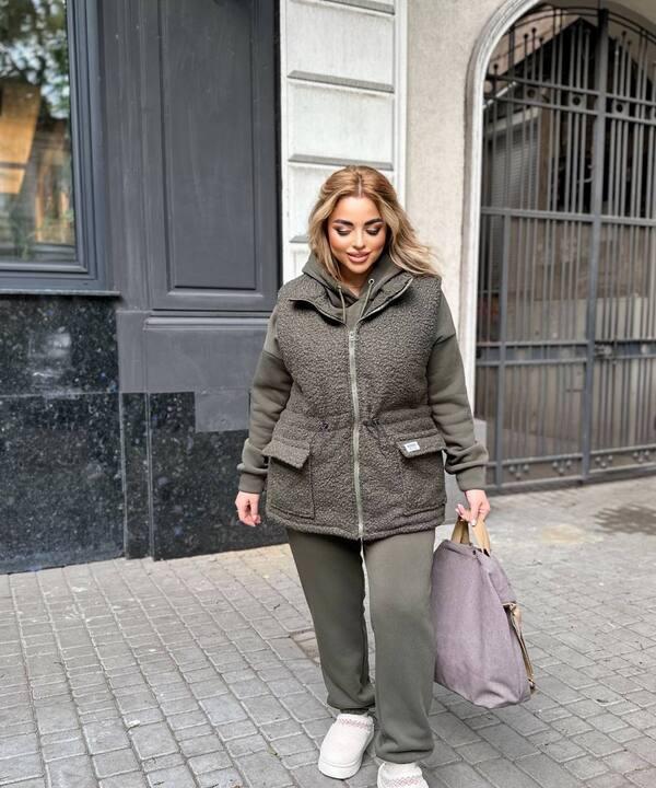 Спортивный костюм-тройка женский хаки осенне-зимний из трёхнитки с начёсом с жилеткой-баранчик на синтепоне