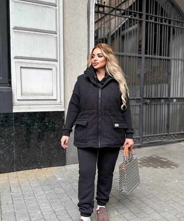 Спортивный костюм-тройка женский черный осенне-зимний из трёхнитки с начёсом с жилеткой-баранчик на синтепоне