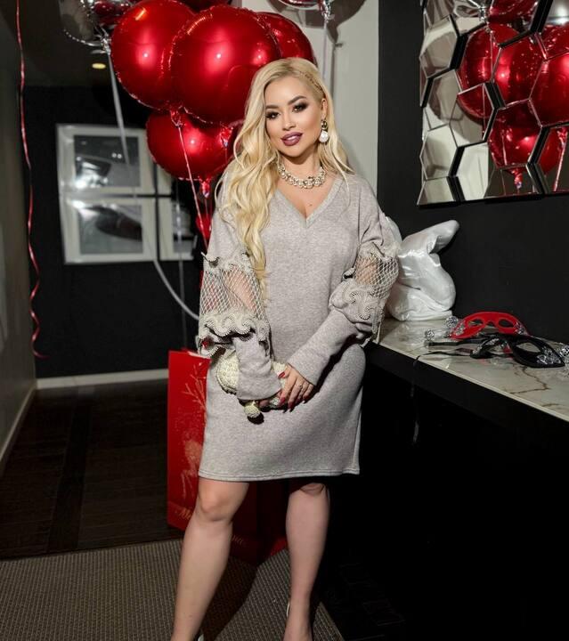 Платье женское ангоровое нарядное с фактурными рукавами осенне-зимнее