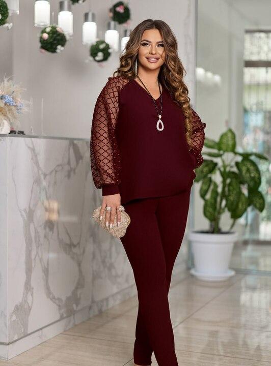 Костюм женский двойка креп-дайвинг с блузой из флока на сетке и прямыми брюками осенний