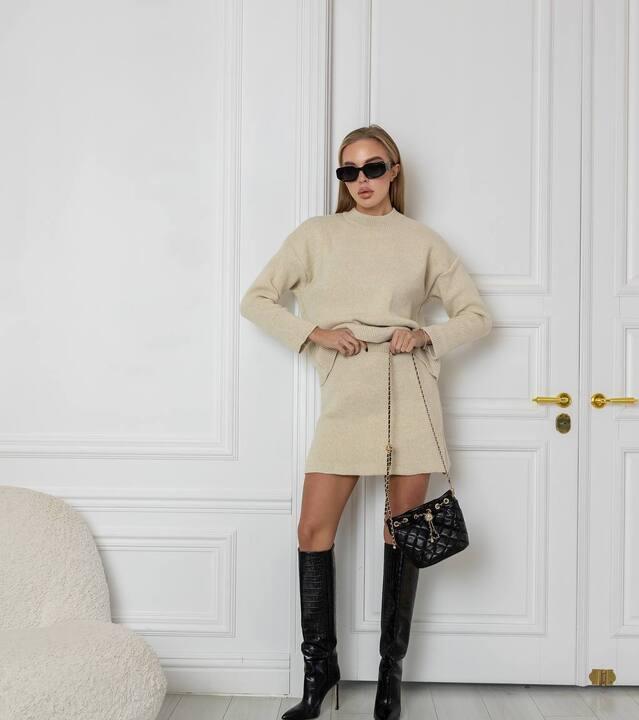 Костюм-двойка женский шерстяной трикотажный оверсайз со свитером и юбкой осенний