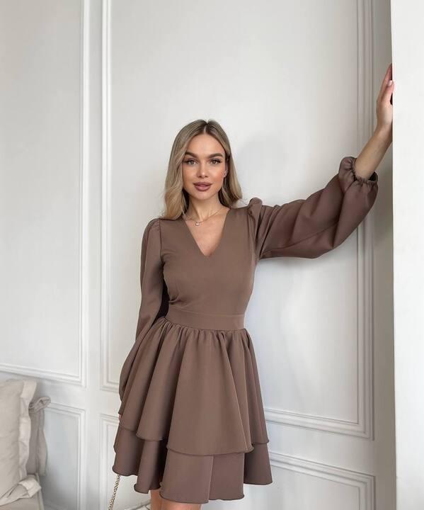 Платье коктейльное женское из костюмной ткани с V образным вырезом расклешенное с пышной юбкой осенний зимний