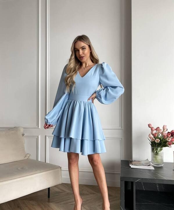 Платье коктейльное женское из костюмной ткани с V образным вырезом расклешенное с пышной юбкой осенний зимний