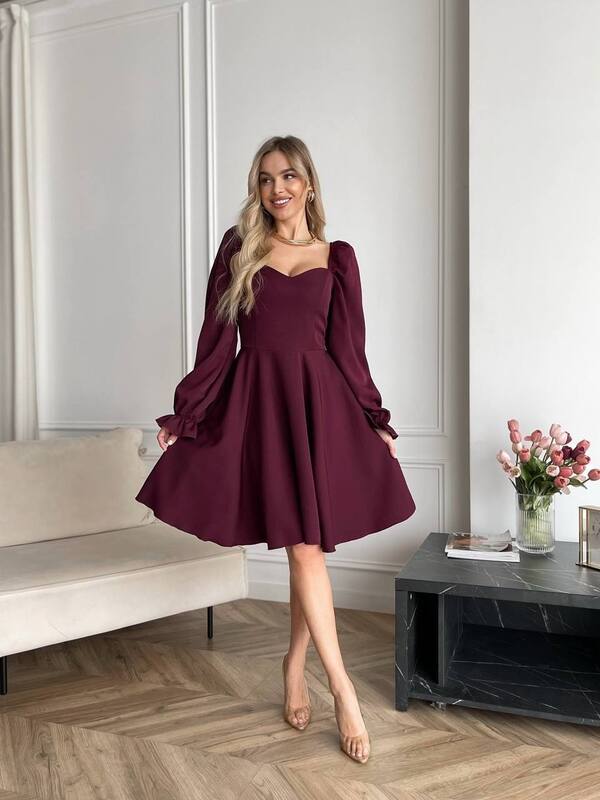 Платье женское из костюмной ткани с вырезом под декольте расклешенное осеннее зимнее