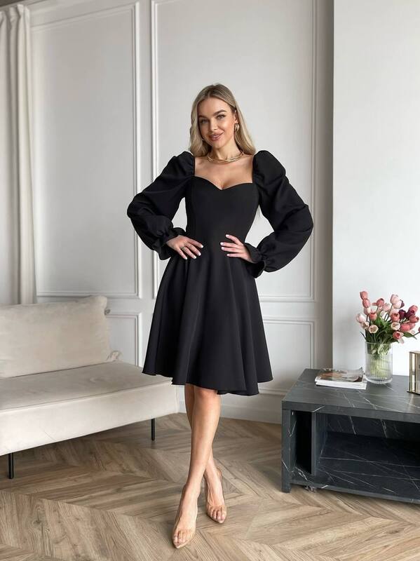 Платье женское из костюмной ткани с фигурным декольте расклешенное осенний зимний