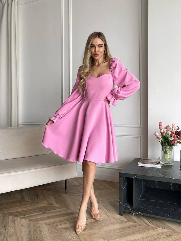 Платье женское из костюмной ткани с фигурным декольте расклешенное осенний зимний