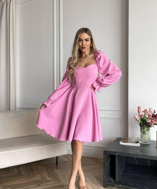 Платье женское из костюмной ткани с фигурным декольте расклешенное осенний зимний