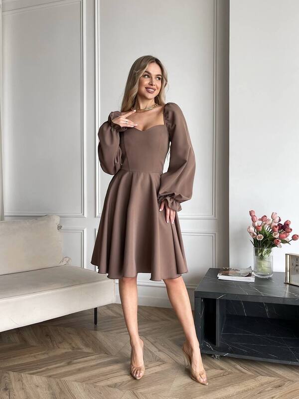 Платье женское из костюмной ткани с фигурным декольте расклешенное осенний зимний