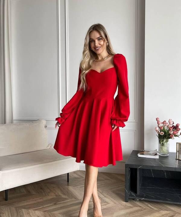 Платье женское из костюмной ткани с фигурным декольте расклешенное осенний зимний