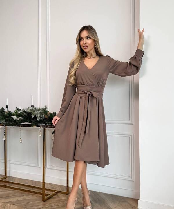 Платье женское из костюмной ткани с имитацией запаха расклешенное с поясом осенний зимний