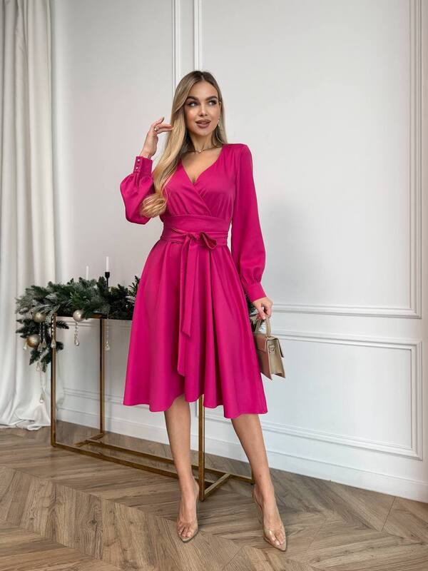 Платье женское из костюмной ткани с имитацией запаха расклешенное с поясом осенний зимний