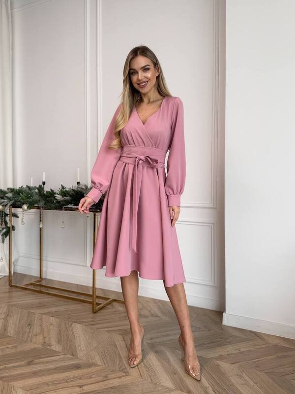 Платье женское из костюмной ткани с имитацией запаха расклешенное с поясом осенний зимний