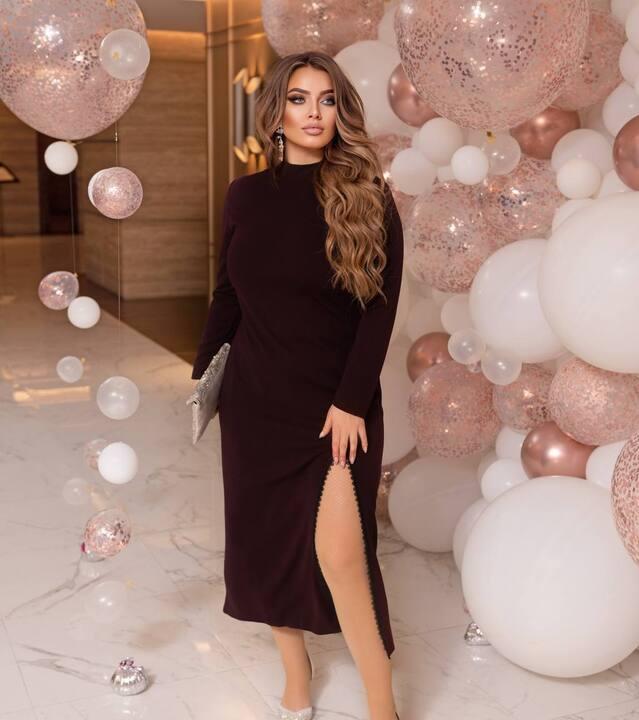 Платье-футляр женское из креп дайвинга с разрезом на ноге на молнии демисезонное