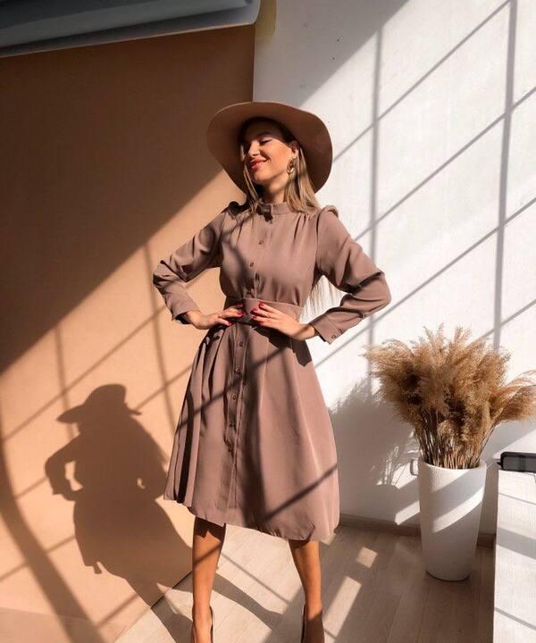 Платье-рубашка женское с поясом с функциональными пуговицами на всю длину с карманами со сборками спереди демисезонное