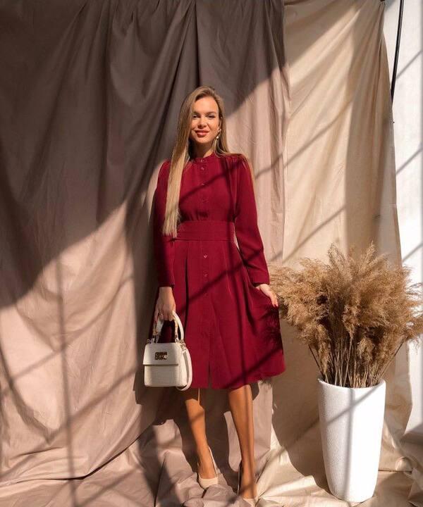 Платье-рубашка женское с поясом на пуговицах на всю длину с карманами со сборками спереди демисезонное