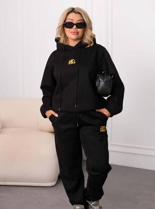 Спортивный костюм-двойка женский из замши и дайвинга с худи и джоггерами с вышивкой оверсайз демисезонный