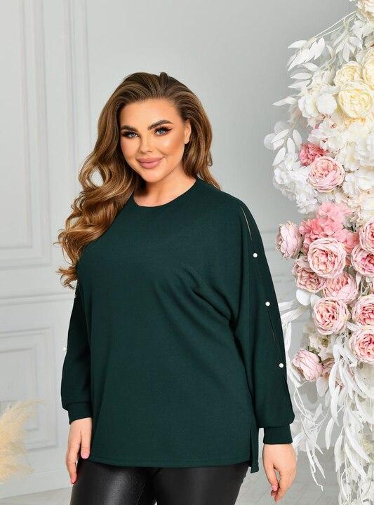 Туника женская креп-стретч оверсайз летучая мышь с декоративными прорезями на рукавах и акцентным декором демисезонная