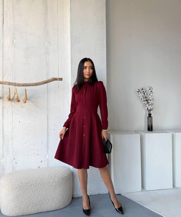 Платье-рубашка женское из костюмной ткани Барби приталенное на пуговицах с длинными рукавами демисезонное