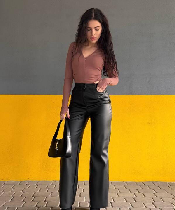 Брюки женские из экокожи на флисе с высокой посадкой свободного кроя зимние