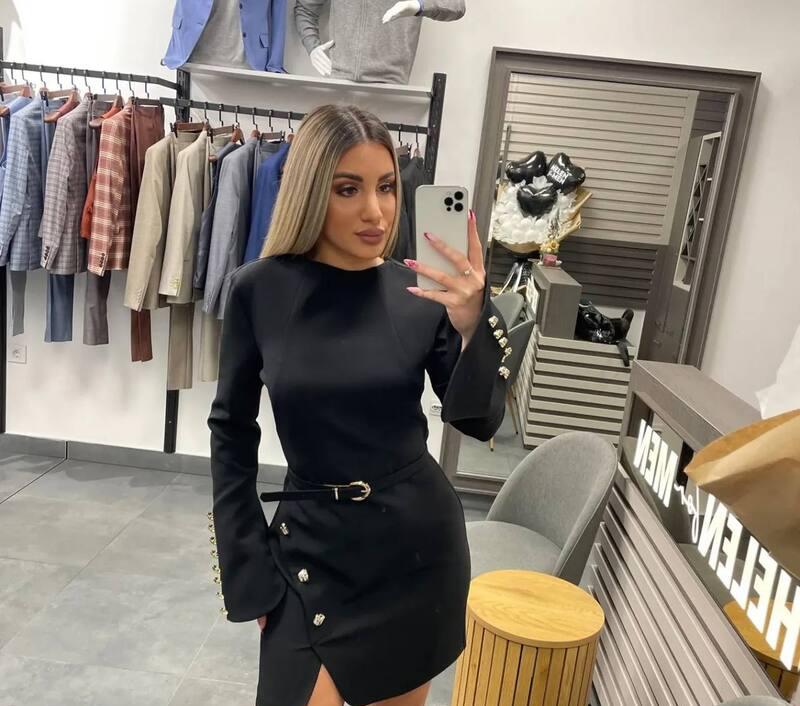 Платье на запах женское из итальянского трикотажа с поясом и декоративными пуговицами с разрезом мини зимнее