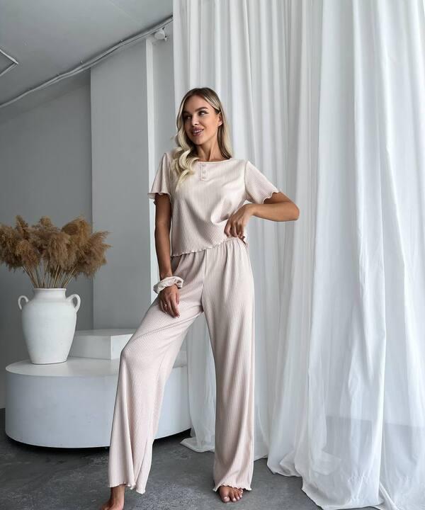 Пижама женская трикотажная в рубчик: футболка и брюки зимняя