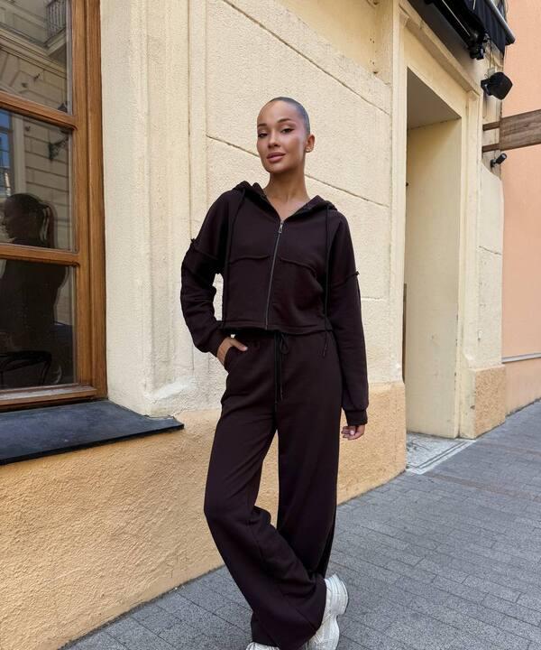 Спортивный костюм женский из турецкой трехнитки петля с укороченным худи на молнии с капюшоном и широкими брюками демисезонный