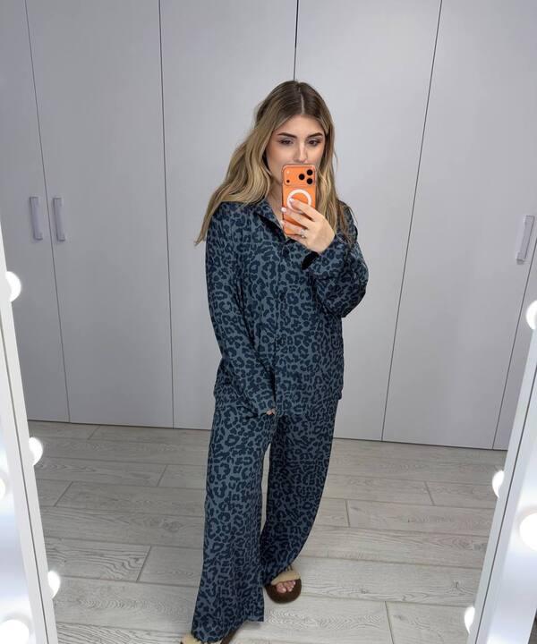 Пижама женская шелковая штаны и рубашка с длинными рукавами на пуговицах с леопардовым принтом демисезонная