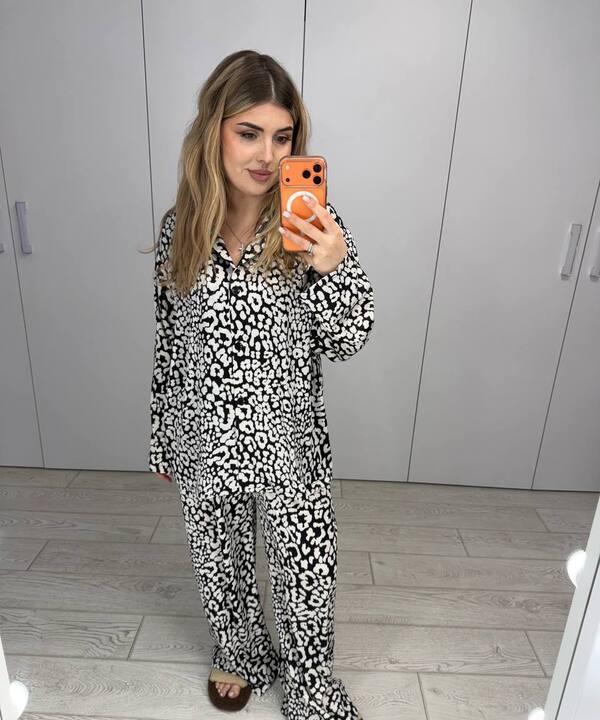 Пижама женская шелковая штаны и рубашка с длинными рукавами на пуговицах с леопардовым принтом демисезонная