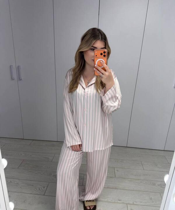 Пижама женская шелковая штаны и рубашка с длинными рукавами на пуговицах в полоску весенняя