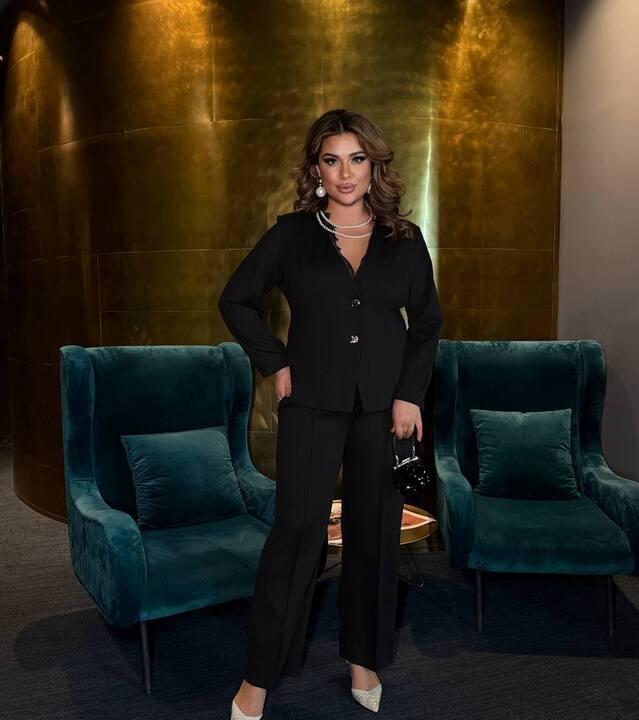 Костюм-двойка женский трикотажный из итальянского трикотажа с жакетом на пуговицах и прямыми брюками зимний