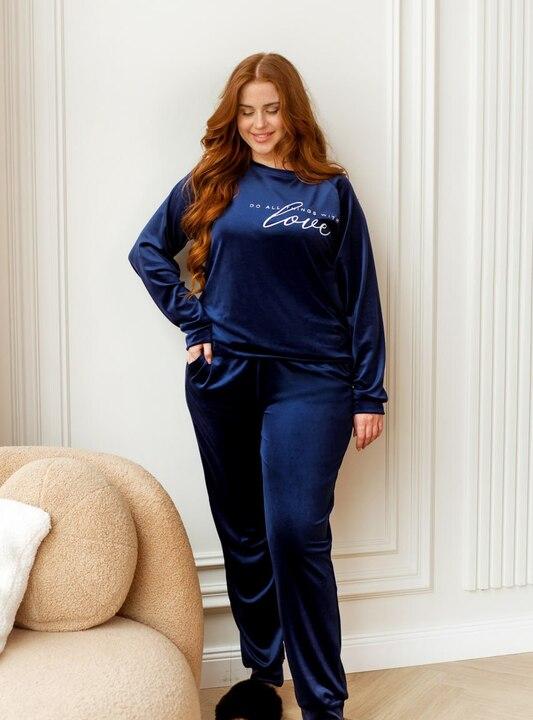 Домашний костюм-двойка женский велюровый с принтом надпись: свитшот реглан и брюки-джоггеры на резинке весенний