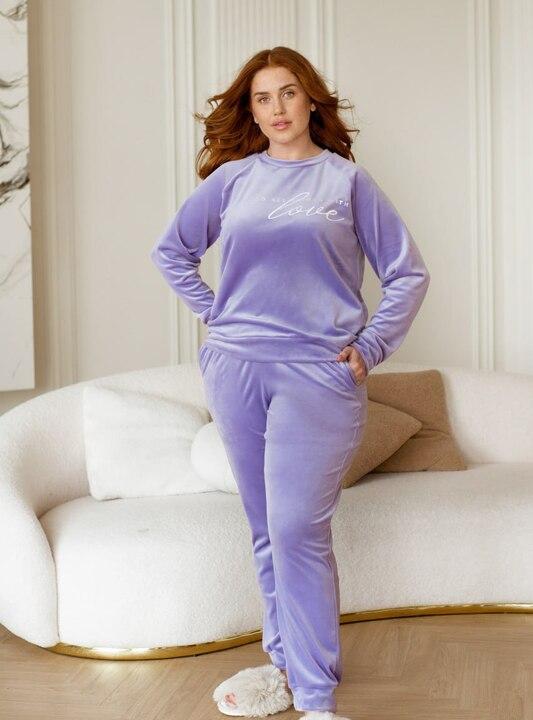 Домашний костюм-двойка женский велюровый хлопковый: свитшот реглан с принтом надпись и брюки-джоггеры на резинке с карманами весенний