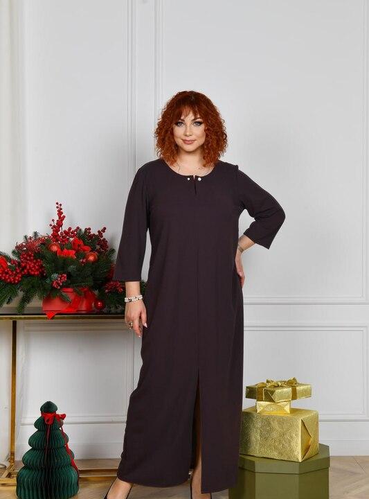 Платье женское из креп-стретча прямого силуэта с разрезом и декоративной отделкой с рукавом 3/4 весеннее