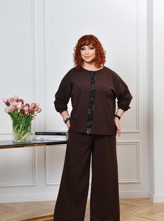 Костюм-двойка женский из крепа-стретч: туника свободного кроя с декоративной вертикальной планкой и брюки палаццо весенний