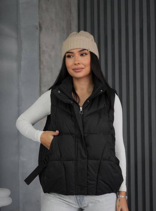 Жилет женский из водоотталкивающей плащевки стеганый дутая модель с высоким воротником на молнии с карманами со стяжками по низу демисезонный