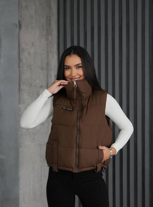 Жилет женский из водоотталкивающей плащевки с эко пухом дутая модель укороченный с высоким воротником на молнии с карманами весенний