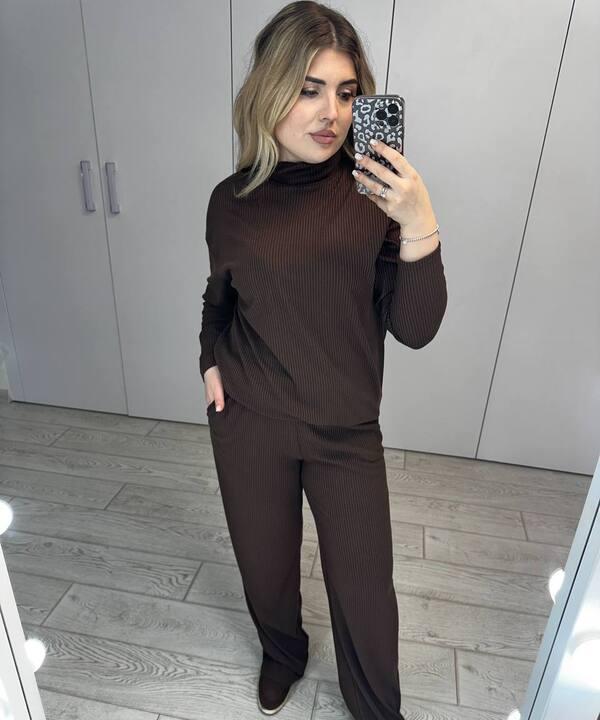 Костюм-двойка женский из трикотажа рубчик гольф и прямые брюки повседневный весенний