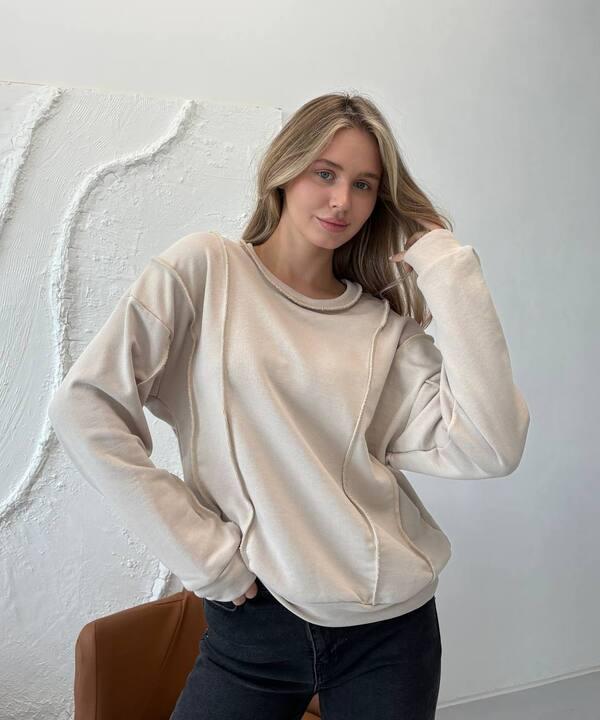 Свитшот женский из футера тринитка петля свободного кроя с круглым вырезом и спущенной линией плеча весенний