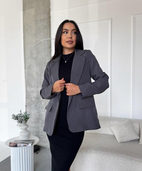 Пиджак женский из костюмной ткани на подкладке классический с подплечниками прямого кроя с длинными рукавами демисезонный