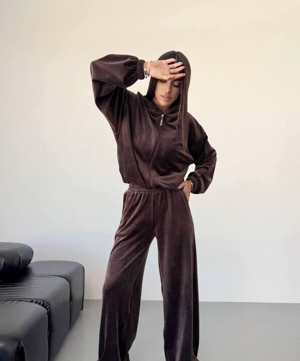 Костюм-тройка женский из велюра с кофтой на молнии: кофта топ и широкие брюки демисезонный