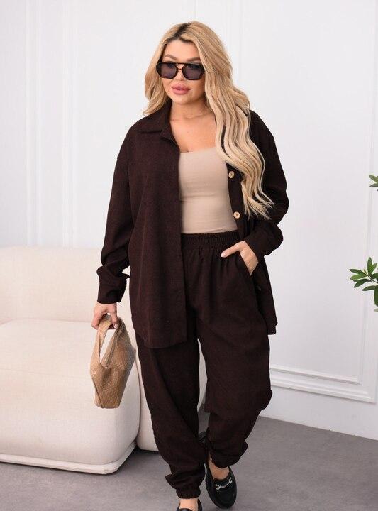 Костюм-двойка женский из вельвета: рубашка оверсайз на пуговицах и брюки-джоггеры весенний