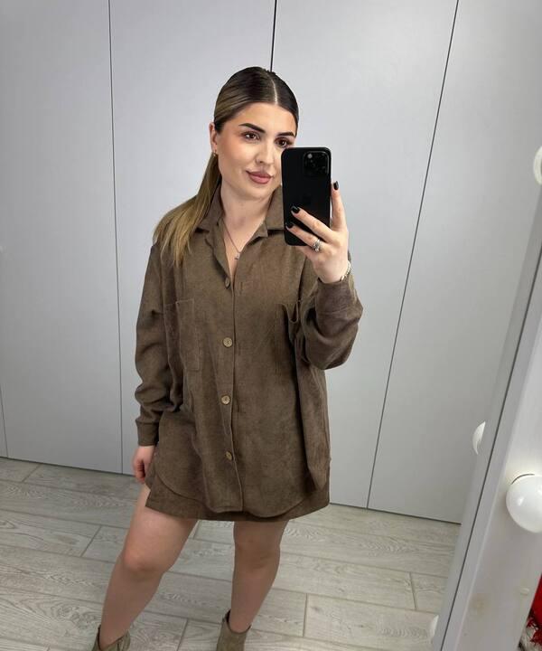 Костюм-двойка женский из микровельвета: рубашка оверсайз на пуговицах и юбка-шорты с высокой талией весенний