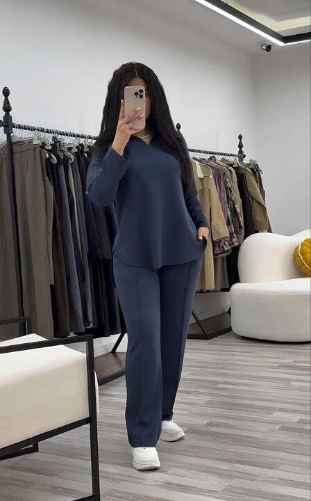 Костюм-двойка женский из двунитки: свободная рубашка с V-образным вырезом и прямые брюки весенний