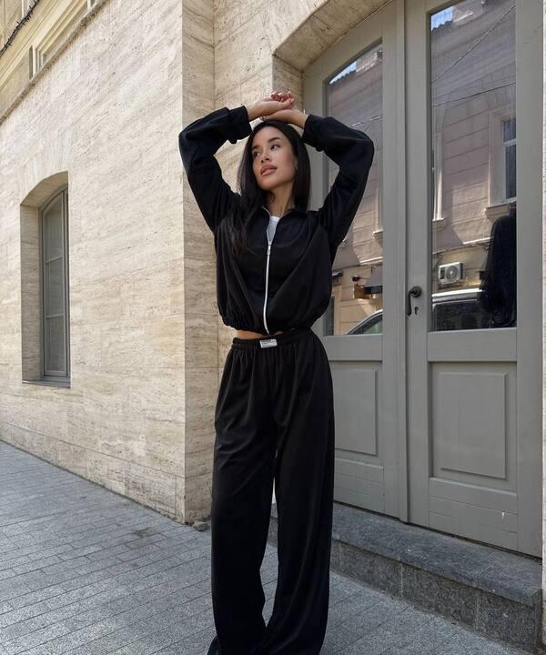 Спортивный костюм женский из велюра с худи на молнии с капюшоном и широкими брюками оверсайз повседневный демисезонный