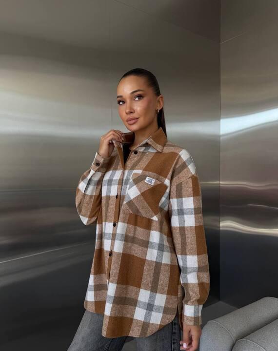 Рубашка женская из байки в клетку оверсайз с длинными рукавами на пуговицах весенняя